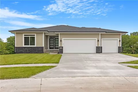 1128 2nd St NE, Altoona, IA 50009