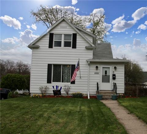 2221 E 9th St, Des Moines, IA 50316 photo 1