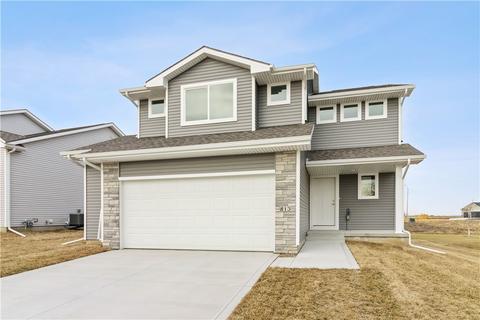 813 Willow Valley Dr, Norwalk, IA 50211