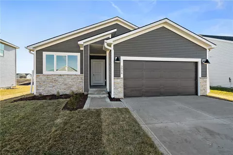3008 Birchwood Dr, Norwalk, IA 50211