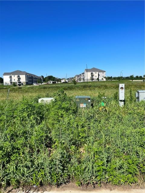 7001 Catalina Ct, Pleasant Hill, IA 50327