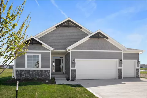 209 Creekside Dr SW, Bondurant, IA 50035