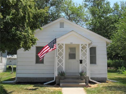 708 4th St, Perry, IA 50220 photo 1