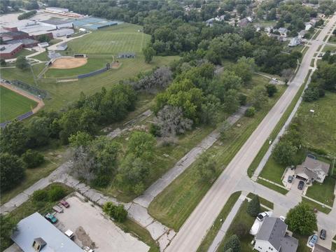 1602 E 2nd Ave, Indianola, IA 50125