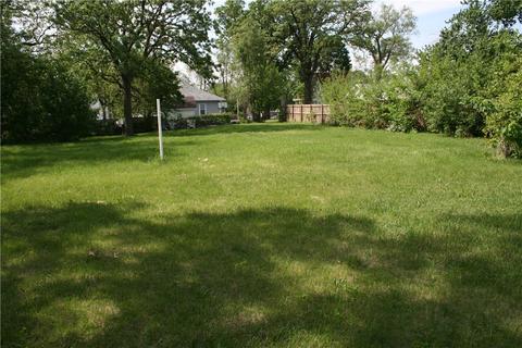 717 N 2nd Ave W, Newton, IA 50208