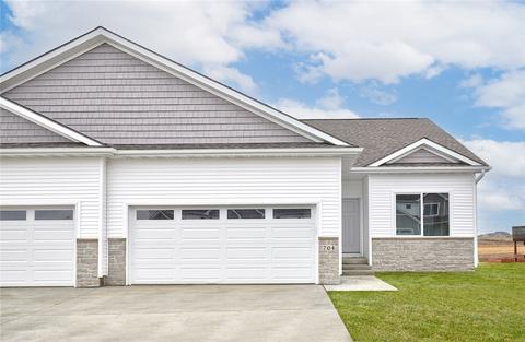 704 3rd St NW, Bondurant, IA 50035
