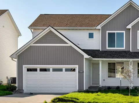 709 3rd St NW, Bondurant, IA 50035