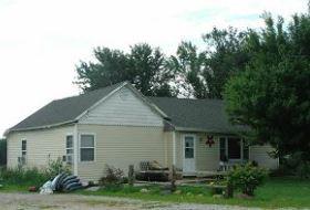 209 S Maple St, Cincinnati, IA 52549 photo 1