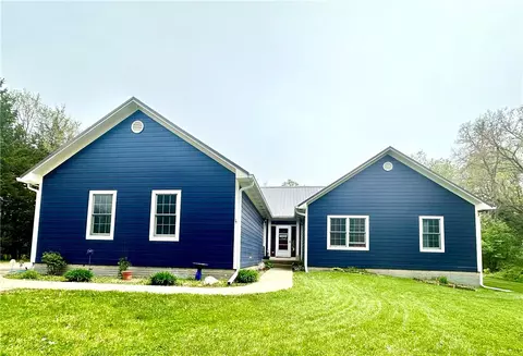924 Husky Dr W, Winterset, IA 50273