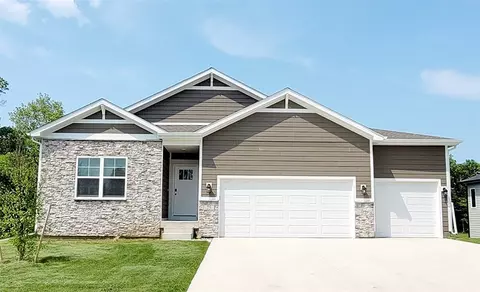 75 Prairie Bluff Dr, Waukee, IA 50263
