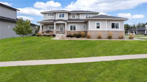 7975 Springfield Ct, West Des Moines, IA 50266