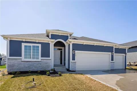 900 Knoll Dr, Norwalk, IA 50211