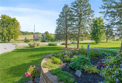 1349 S 20th Ave W, Newton, IA 50208