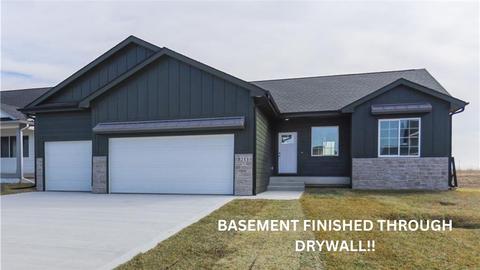 5211 149th St, Urbandale, IA 50323
