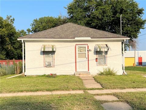 1215 E 17th Ct, Des Moines, IA 50316