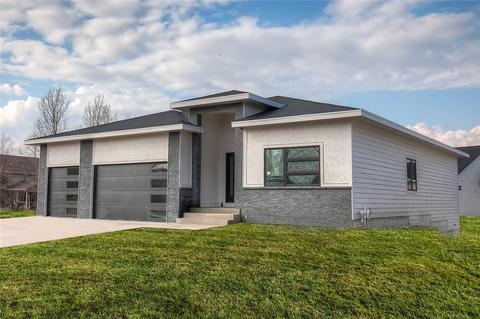 5006 147th St, Urbandale, IA 50323