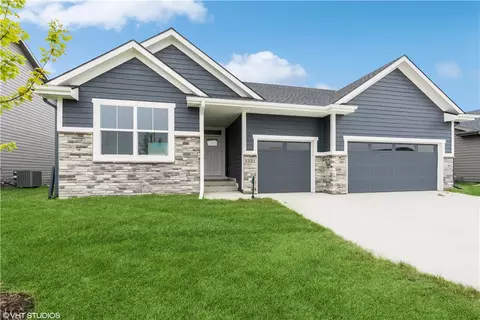 1321 Timber Ridge Dr, Norwalk, IA 50211