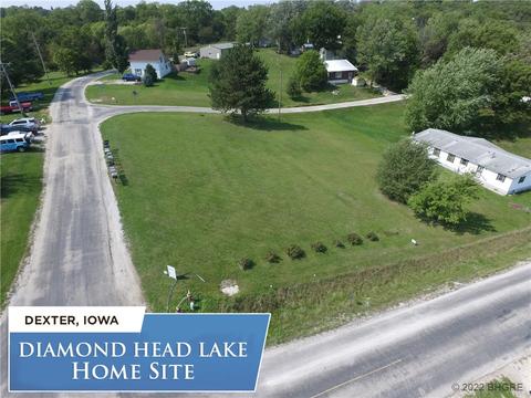 8477 Lakeshore Dr, Dexter, IA 50070