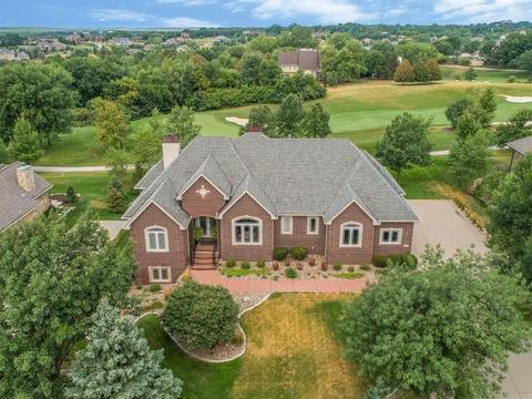 1621 Glen Oaks Dr, West Des Moines, IA 50266
