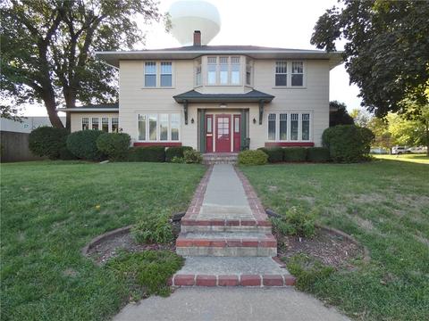 1121 Main St, Pella, IA 50219