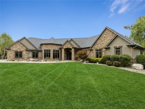 7500 NW 100th St, Johnston, IA 50131
