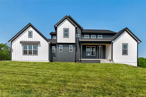 6056 Highway 28 Hwy, Norwalk, IA 50211