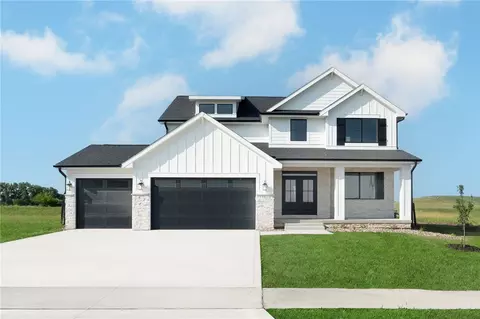17810 Goodman Dr, Urbandale, IA 50323