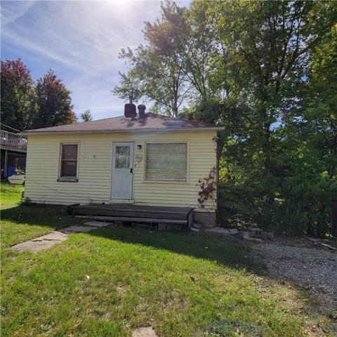 305 N 9th Ave W, Newton, IA 50208