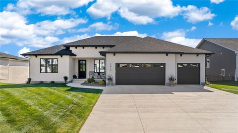 2914 NE Brentwood Cir, Grimes, IA 50111