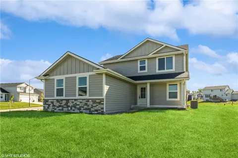 2825 SE Florence Dr, Waukee, IA 50263