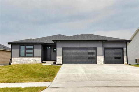 301 Creekside Dr SW, Bondurant, IA 50035