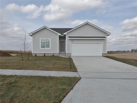 2932 Primrose Ln, Pella, IA 50219