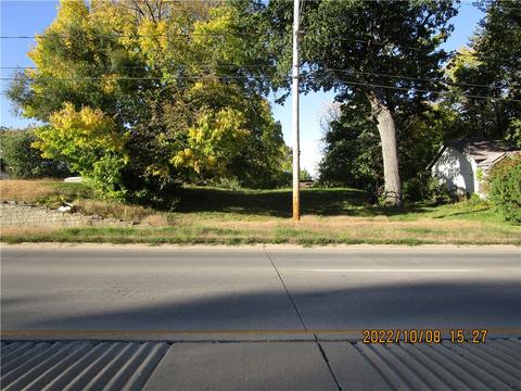 4132 E University St, Des Moines, IA 50317