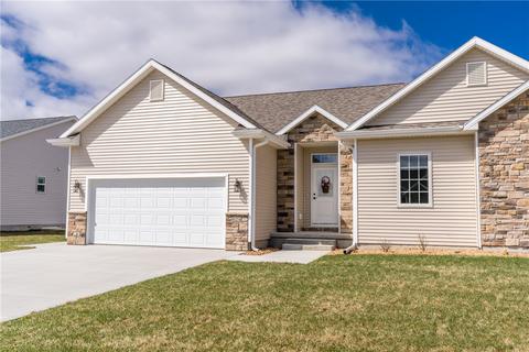 824 10th Ave N, Winterset, IA 50273