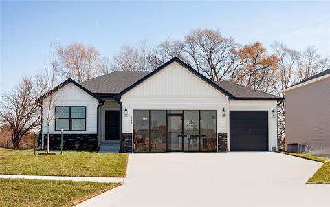 1548 Timberview Dr, Norwalk, IA 50211