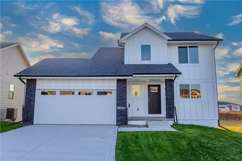 18098 Alpine Dr, Clive, IA 50325