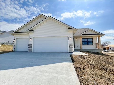 2006 Waller Ave, Norwalk, IA 50211