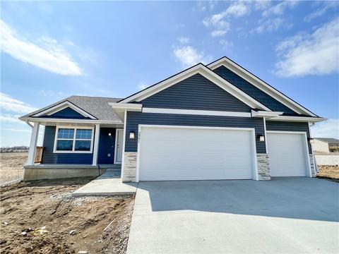 2901 Lund St, Norwalk, IA 50211