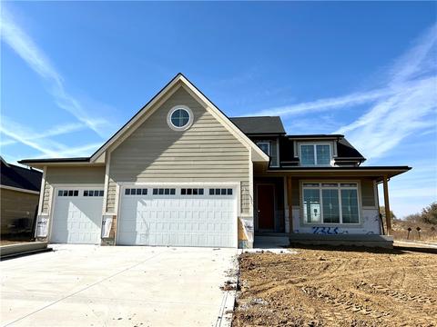 2323 SE 5th St, West Des Moines, IA 50265