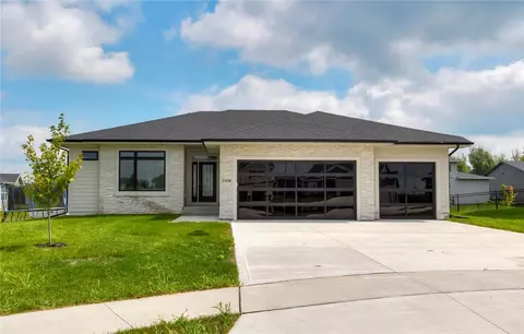 1004 Hazelnut Ct, Norwalk, IA 50211