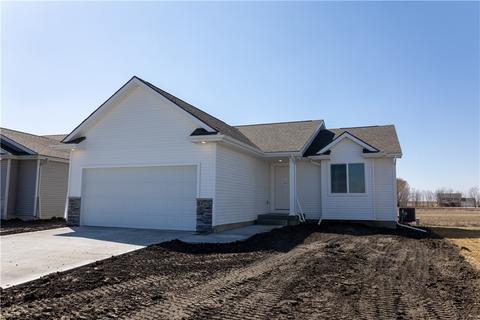 412 Fireside Dr NW, Bondurant, IA 50035