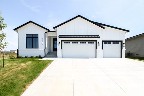 1334 S 92nd St, West Des Moines, IA 50266
