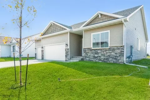 608 Oak Ct, Dallas Center, IA 50063