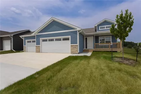 2938 Prairieside Pl, Norwalk, IA 50211
