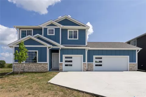 2921 Prairieside Pl, Norwalk, IA 50211