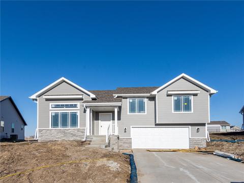 119 St Mary S Ct, Stuart, IA 50250