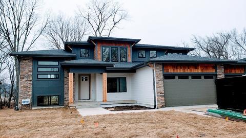 951 S Kingswood Ct, West Des Moines, IA 50266