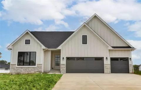 2332 SE 5th St, West Des Moines, IA 50265