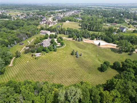 7570 NW 100th St, Johnston, IA 50131