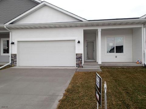 9640 Crestview Dr, West Des Moines, IA 50266